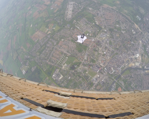 Wingsuit-exit-luchtballon