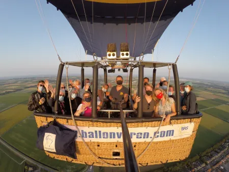 Ballonvaren boven Noord Holland vanaf Wieringerwerf